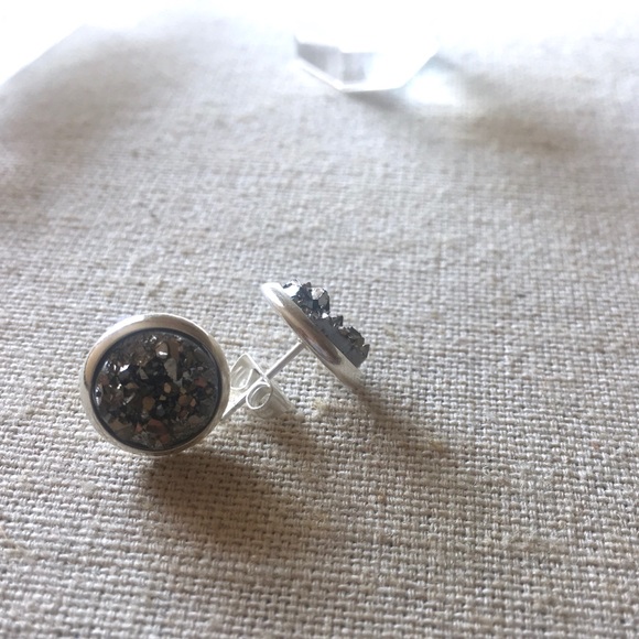 2 pairs-Druzy stud earrings, silver and gunmetal - Picture 4 of 6